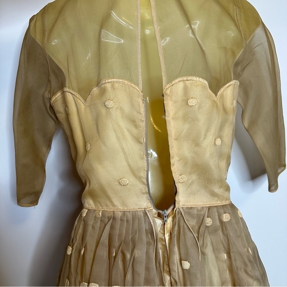 Vintage 1950’s Wedding Dress - Picture 7 of 10